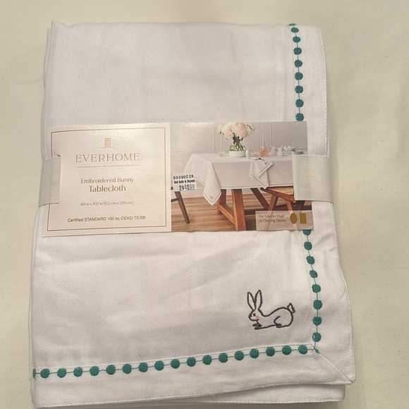 EASTER BUNNY EVERHOME EMBROIDERED TABLECLOTH - Picture 1 of 5